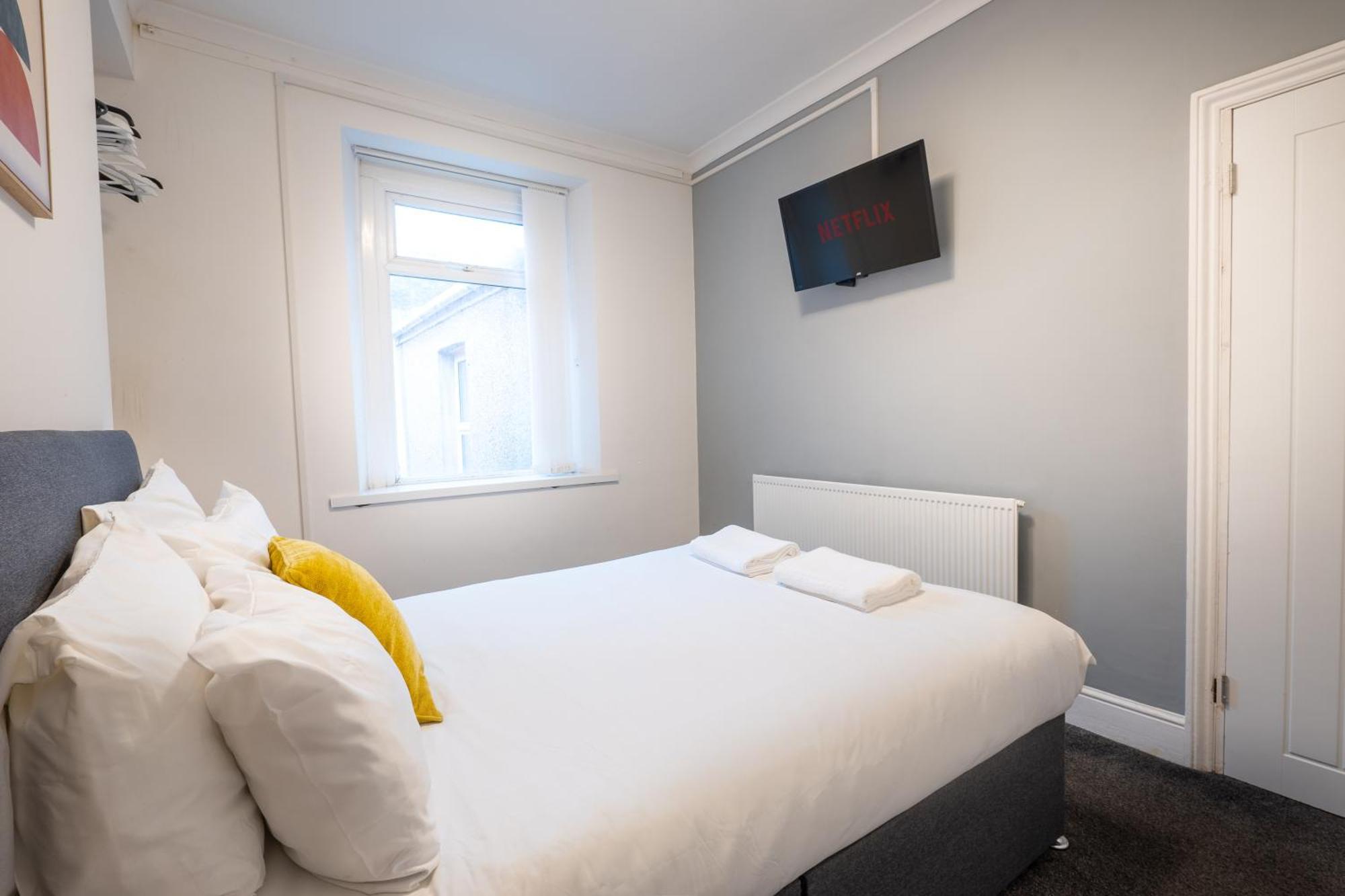 Holiday home 4-bedroom - Ideal For Groups Working Away From *