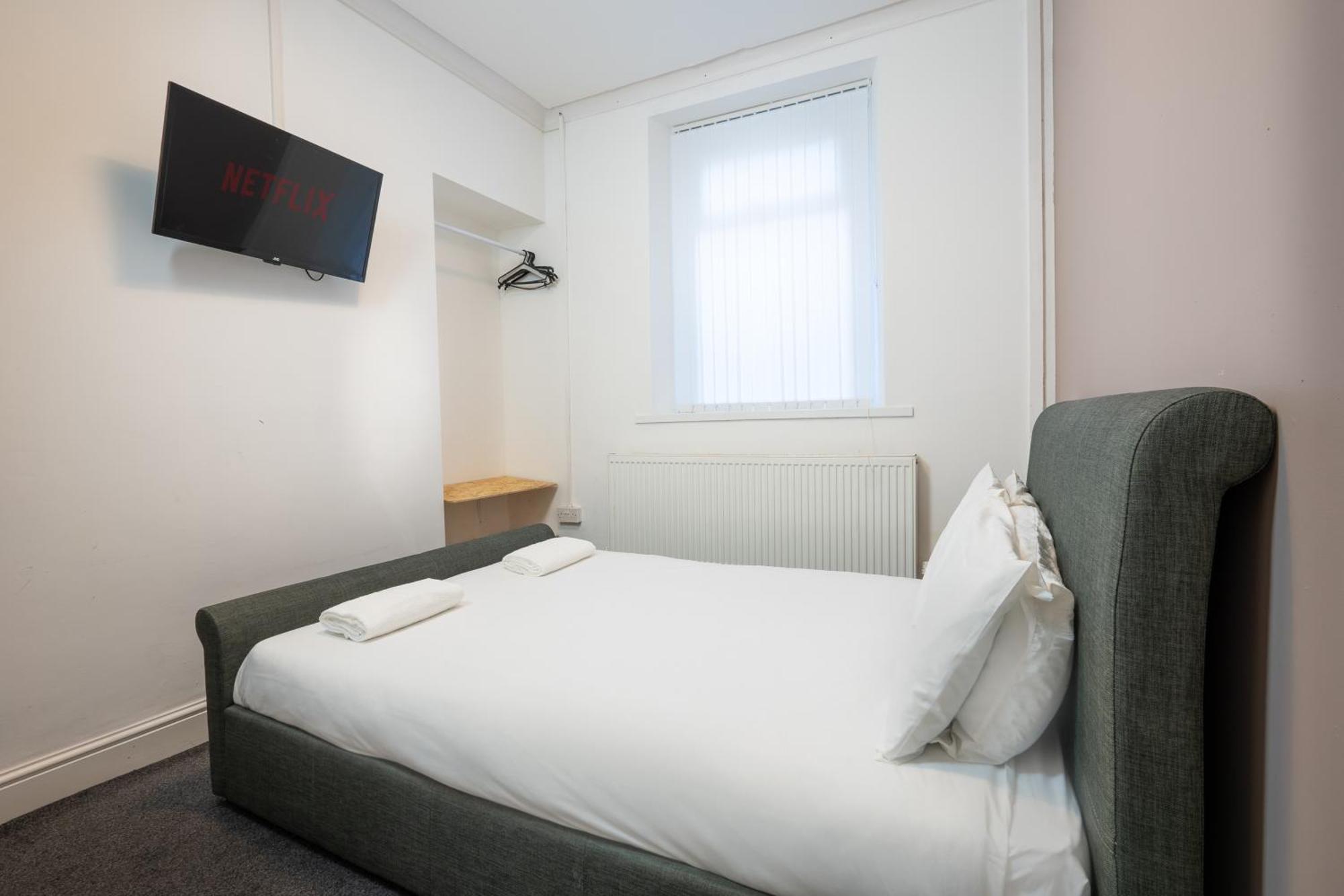 Holiday home 4-bedroom - Ideal For Groups Working Away From Swansea