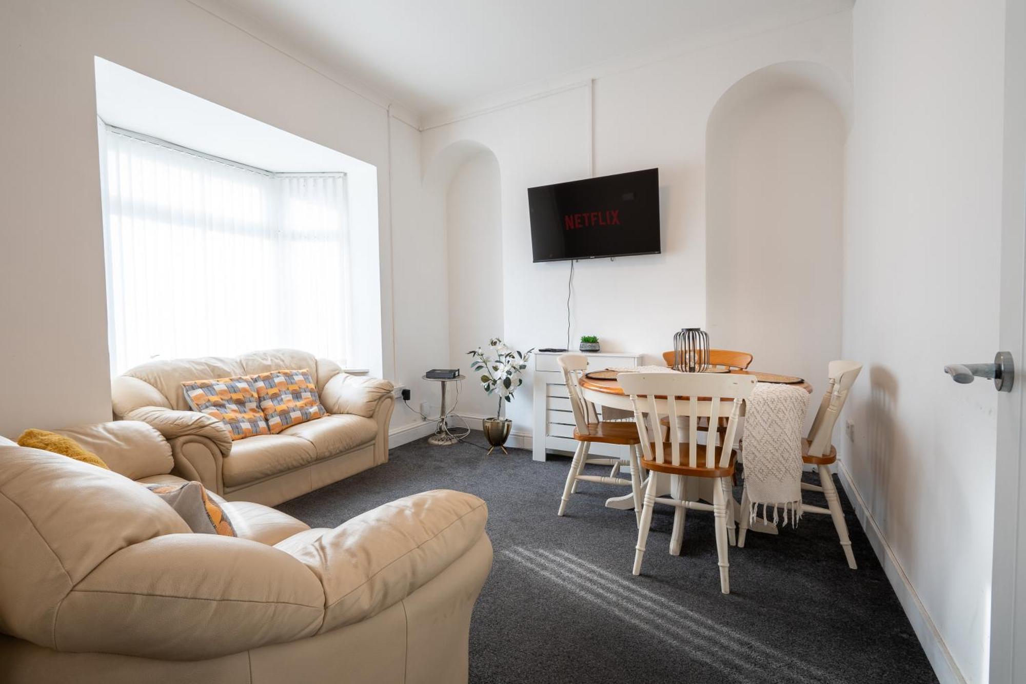 4-bedroom - Ideal For Groups Working Away From Holiday home Swansea