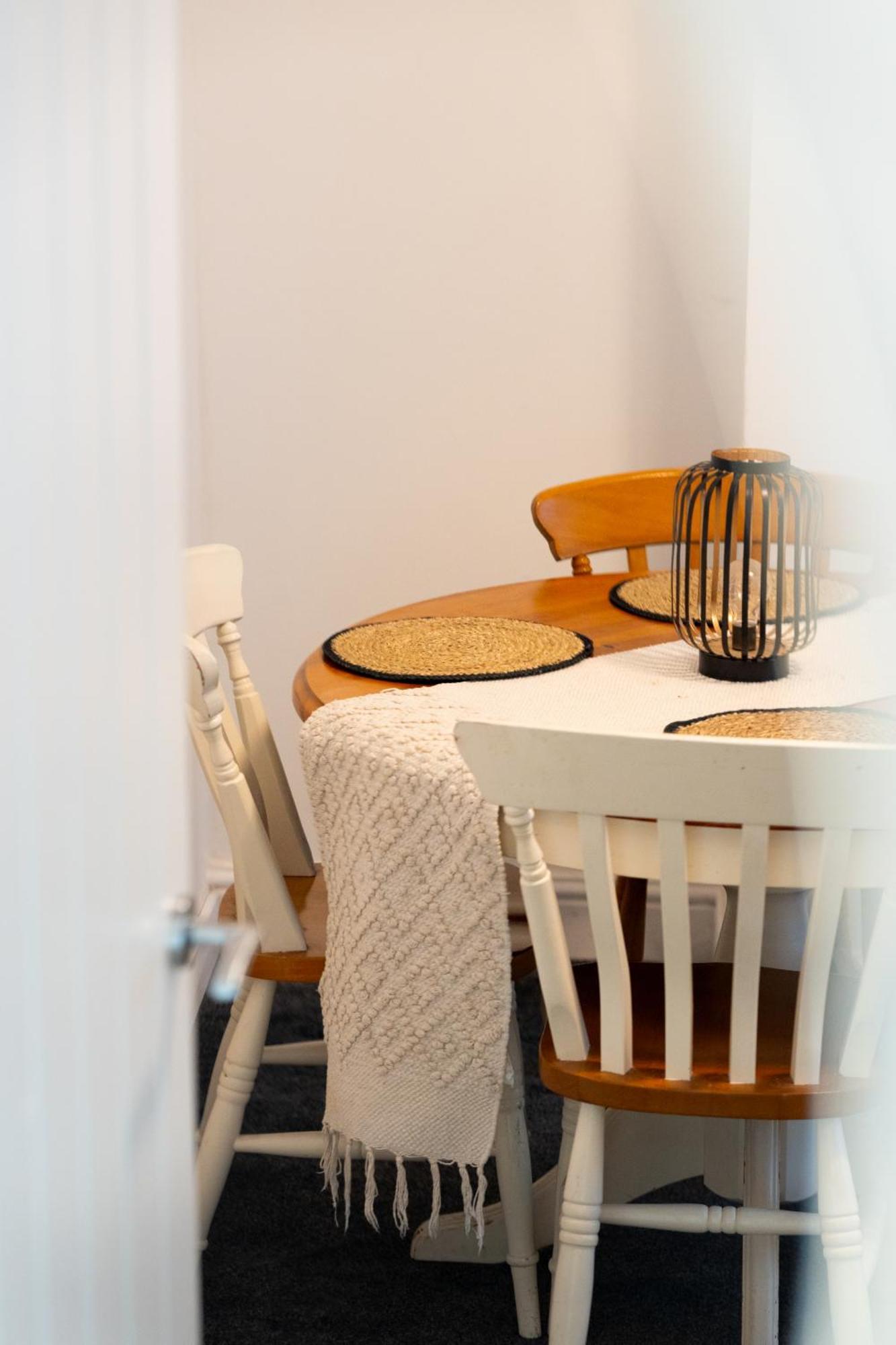 4-bedroom - Ideal For Groups Working Away From Holiday home