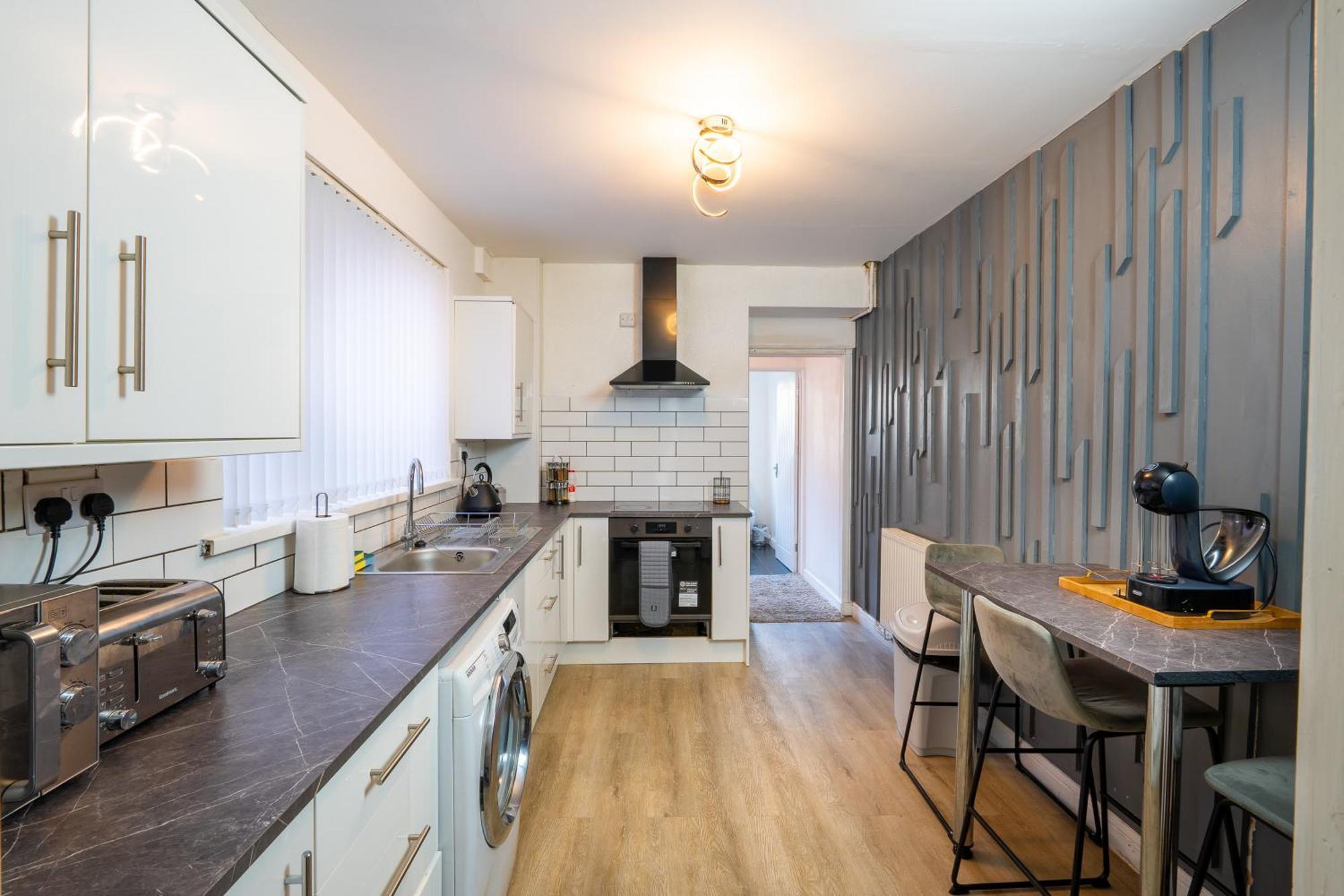Holiday home 4-bedroom - Ideal For Groups Working Away From Swansea
