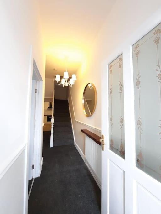 Holiday home 4-bedroom - Ideal For Groups Working Away From Swansea