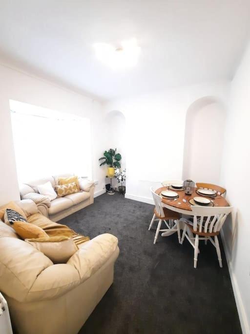 4-bedroom - Ideal For Groups Working Away From Holiday home Swansea