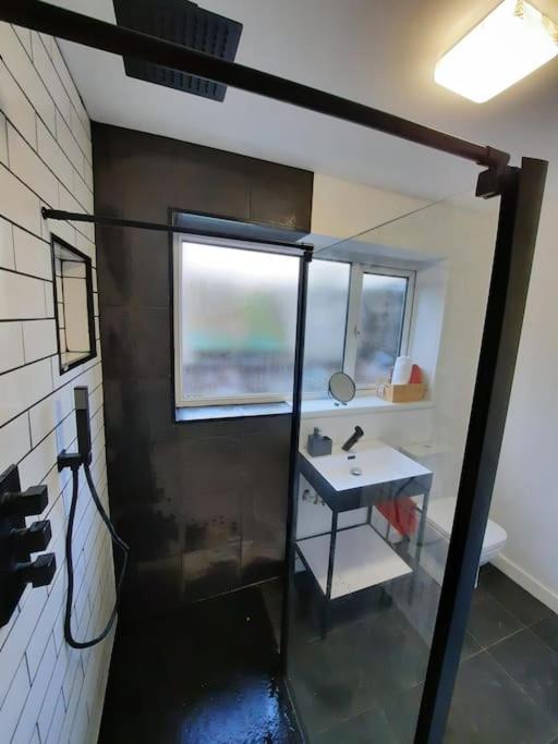 4-bedroom - Ideal For Groups Working Away From Holiday home