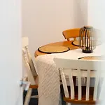 4-Bedroom Home - Ideal For Groups Working Away From Home