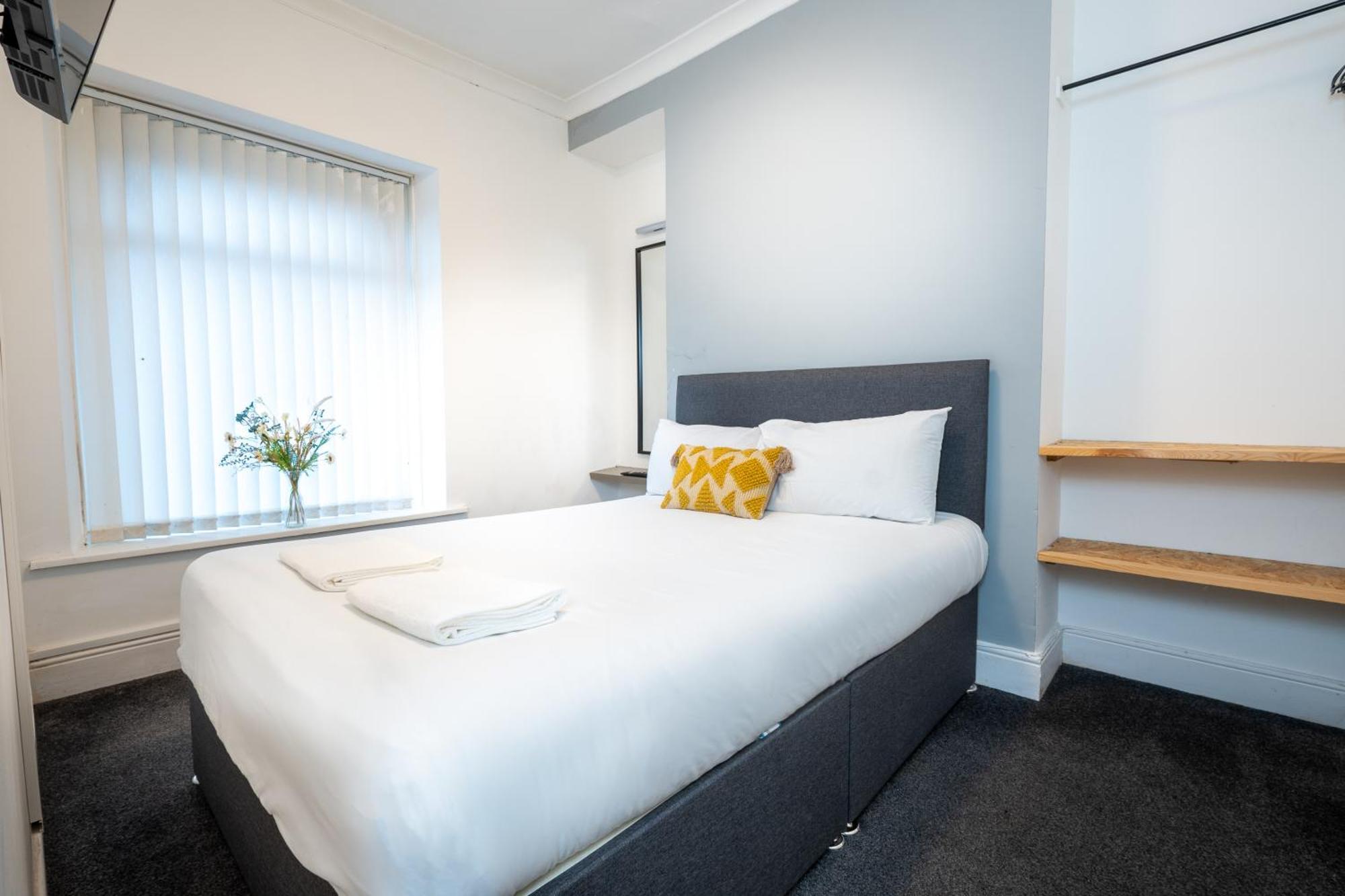 Holiday home 4-bedroom - Ideal For Groups Working Away From *